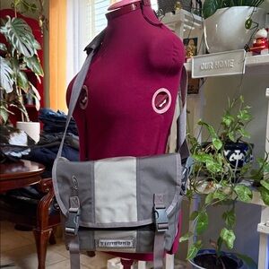 Timbuk2 Messenger Bag . Gray Nylon Pockets Shoulder Strap Size S